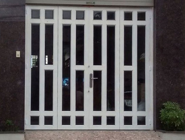 Cửa sắt sơn tĩnh điện 4 cánh giá rẻ